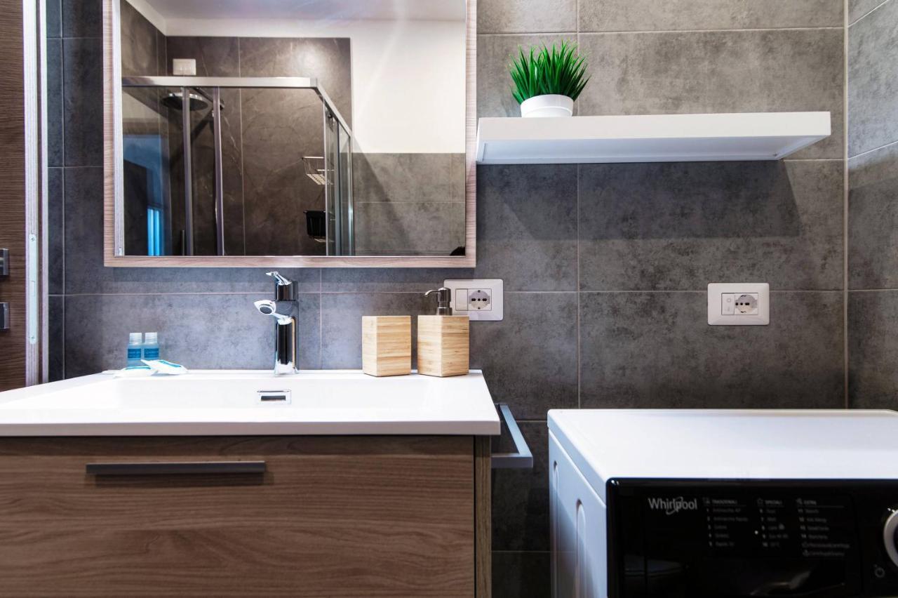 Lianora Apartment By Quokka 360 - Comfortable And Modern Flat In The Centre Of קומו מראה חיצוני תמונה